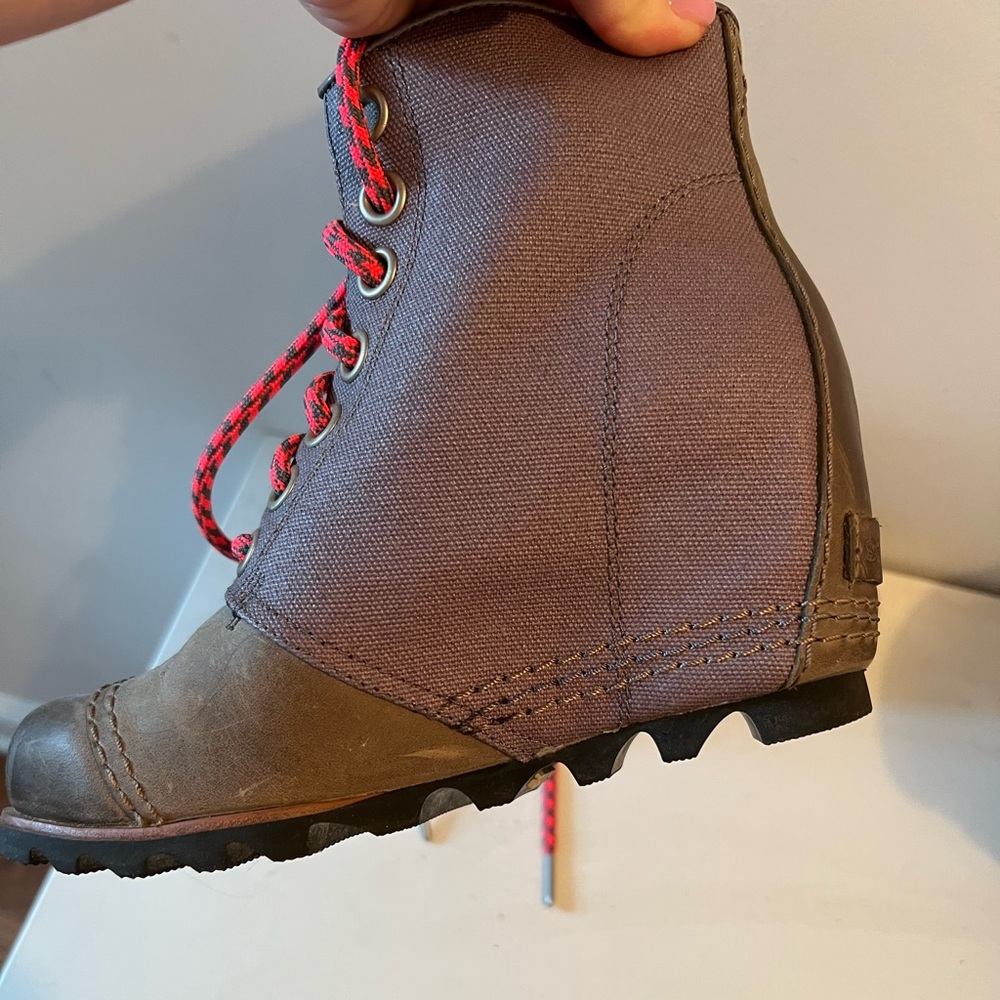 Brown Leather Boots with Pink Laces - Picture 4 of 9